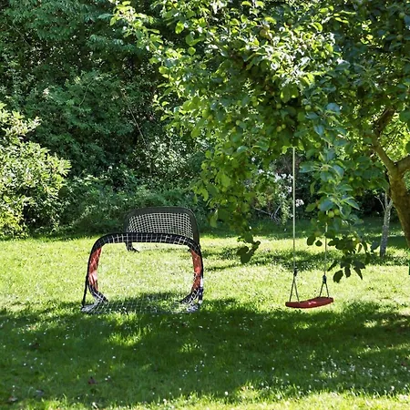 Fj4001-kirke-hyllinge-klitrosevej-4 *